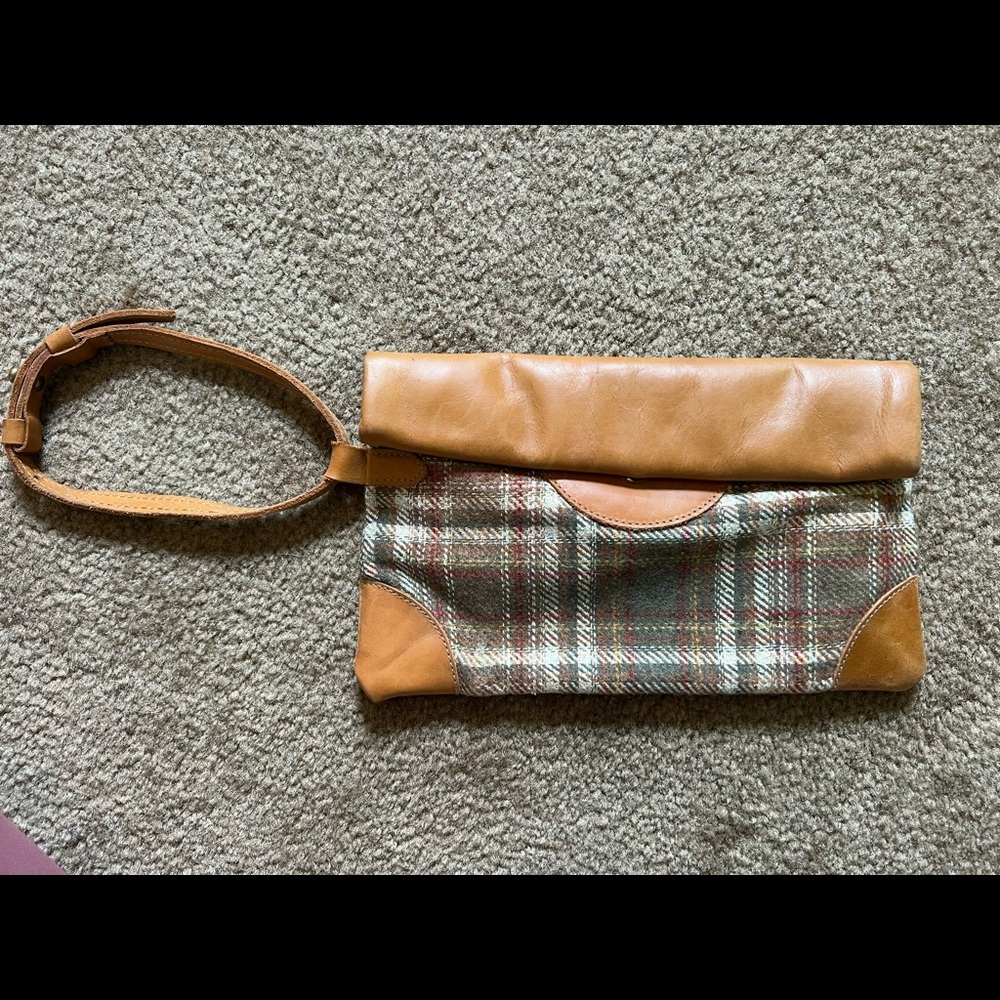 Sseko Clutch